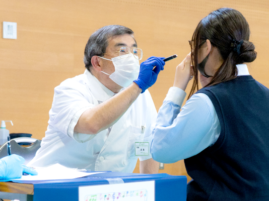 眼科健診の様子