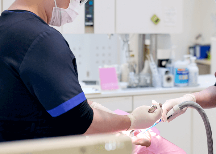 親知らずの治療風景 口元