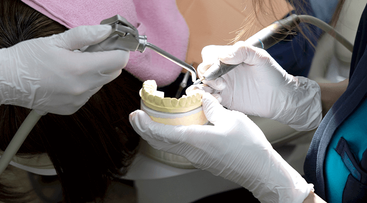 セラミック歯の調整