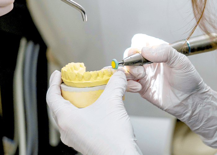 セラミック（ジルコニアクラウン）の調整